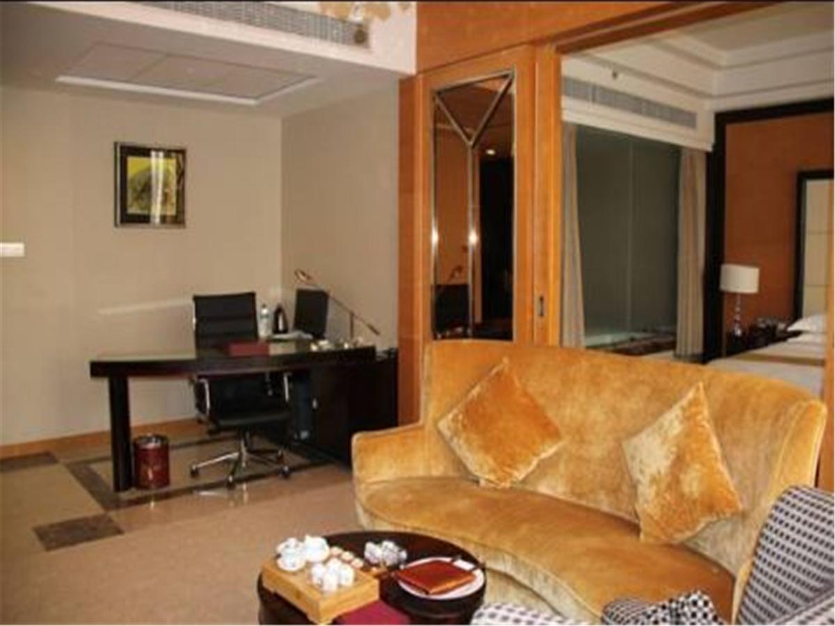Weifang Ramada Plaza Hotel Zewnętrze zdjęcie